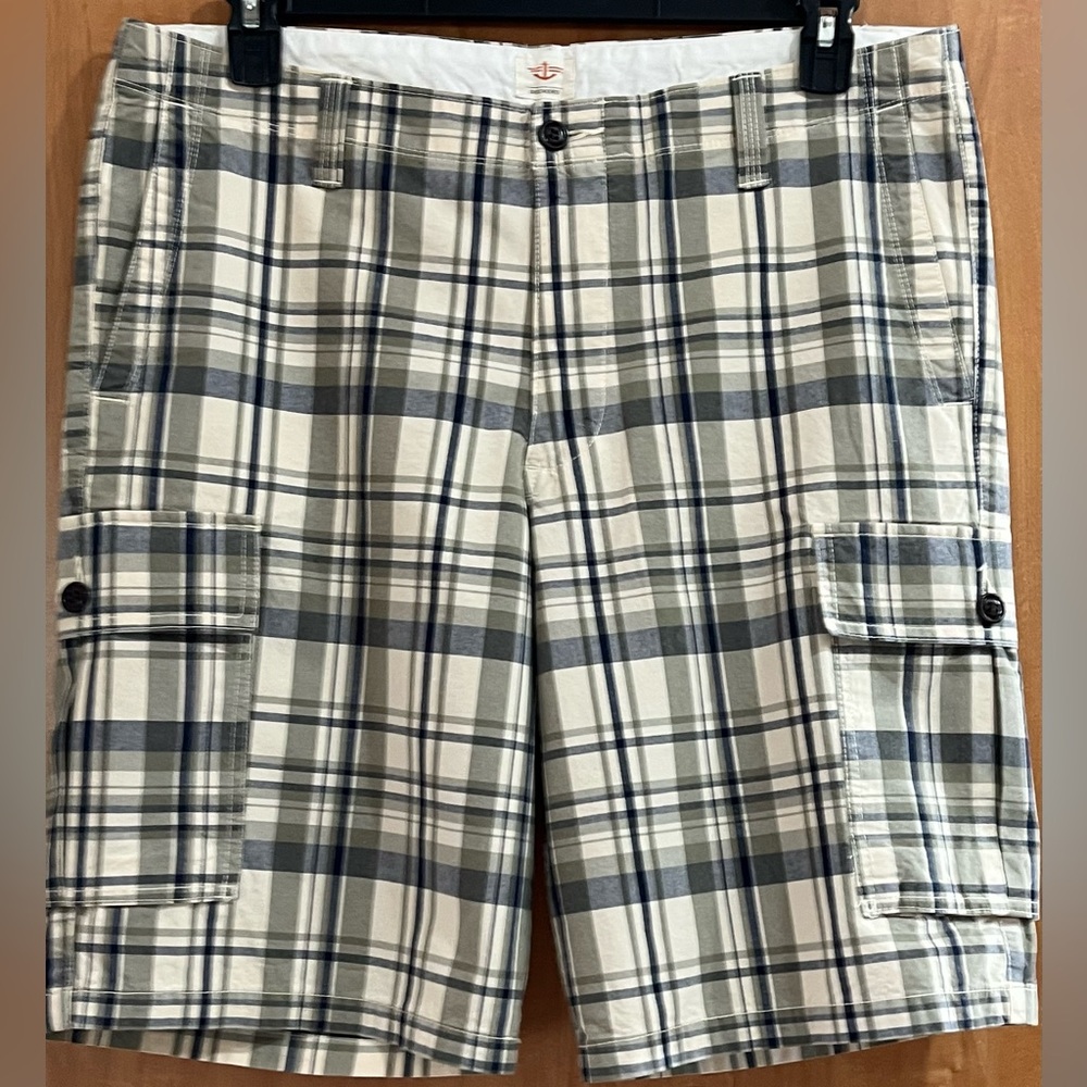DOCKERS MENSWEAR PLAID CARGO SHORTS SZ 36